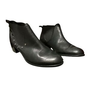 Munro Black leather Chelsea Ankle boots Booties with Stud‎ Detail western
